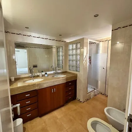 Villa Oceans House - Pool, Sauna, 26 Sleeps, 7m To