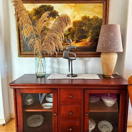 Oceans House - Pool, Sauna, 26 Sleeps, 7m To Carcavelos (Lisbon)