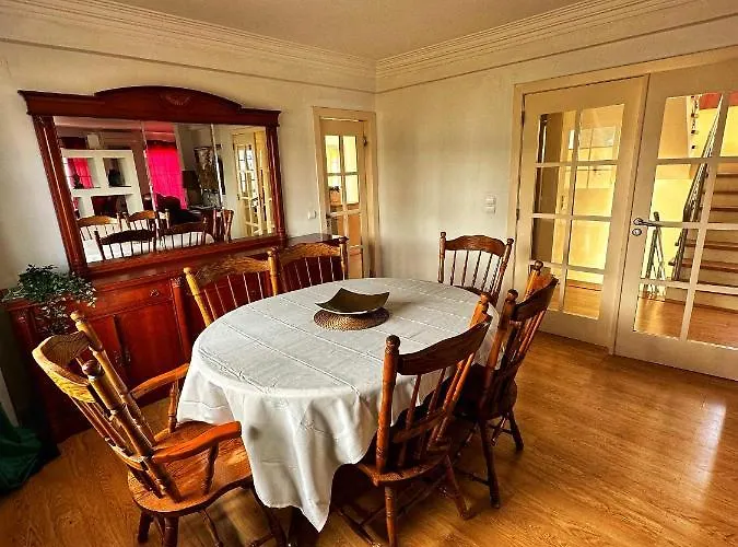 Oceans House - Pool, Sauna, 26 Sleeps, 7m To * Carcavelos (Lisbon)